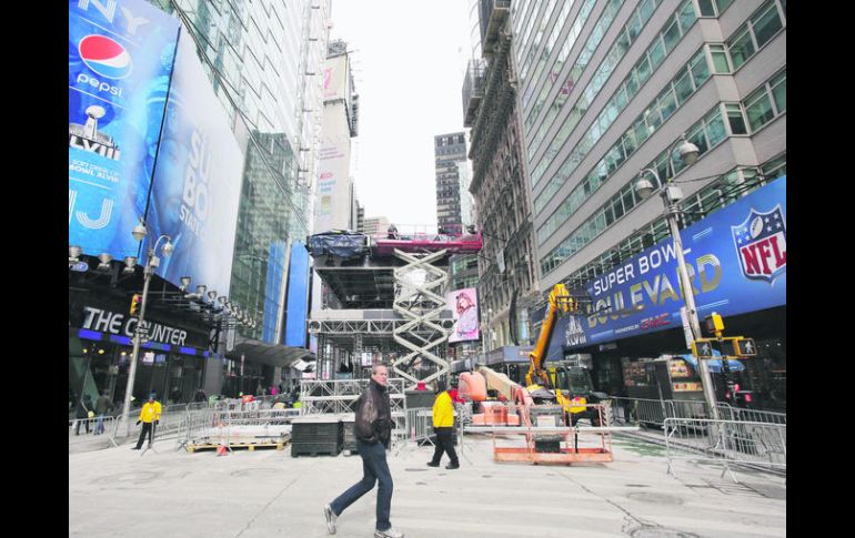 Los festejos cobran forma. La imagen muestra la puesta a punto del 'Super Bowl Boulevard' que recorre un total de 13 cuadras de NY. AP /