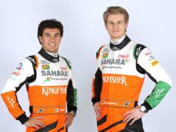 Sergio junto a su compañero Nico Hulkenberg, la dupla feroz del equipo. Twitter:@clubforce. ESPECIAL /