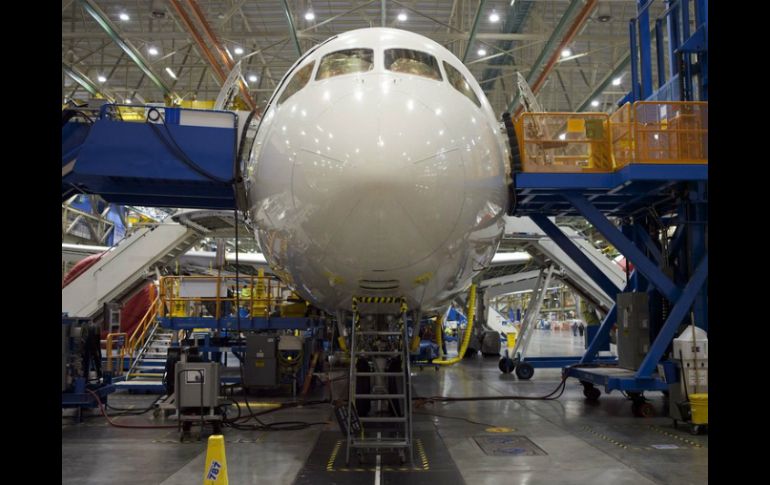 Hasta la fecha, Boeing ha integrado 115 mil 787 aviones a 16 clientes y cuenta con mil 30 pedidos para 60 clientes. ARCHIVO /
