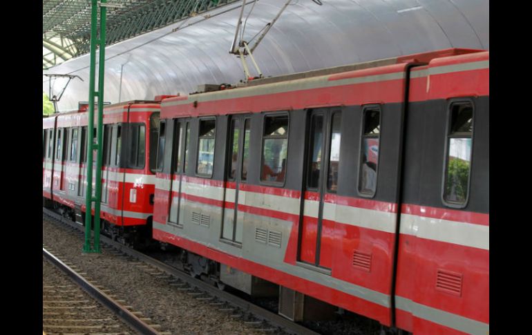 La Línea 1 del Tren Ligero tiene 135 mil usuarios al día y se proyecta sumarle 30 mil por jornada. ARCHIVO /