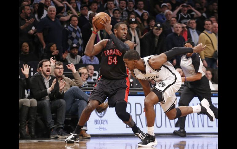 Con un enceste de Patterson, los Raptors vencieron 104-103 a los Nets de Brooklyn. AP /