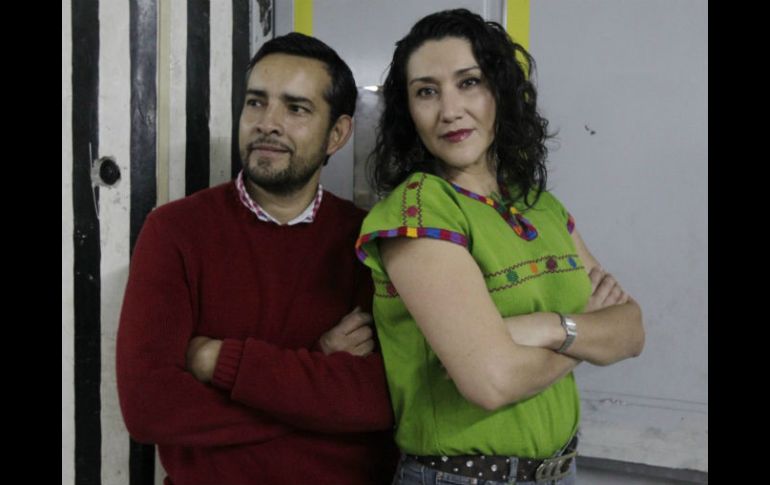 Los pintores Verónica Jiménez y Juan Carlos Santoscoy participan en la exposición.  /