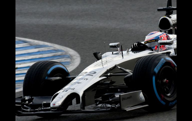 El piloto británico de Mclaren, Jenson Button, dio 13 vueltas en la segunda jornada de entrenamientos en Jerez. AFP /