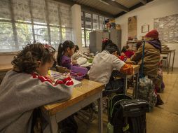 Recomiendan no llevar a clases a niños que presenten gripa o síntomas de influenza. ARCHIVO /