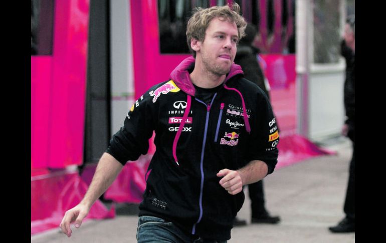 Sebastian Vettel abandonó el paddock para abordar un avión y regresar a Suiza con su esposa y su hija recién nacida. AFP /