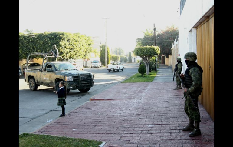 Desde las 05:00 horas de este día, el Ejército mexicano permanece en la colonia Prados Vallarta.  /