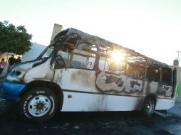 Uno de los planteles se encuentra cerca de donde fue incendiada una unidad del transporte público.  /