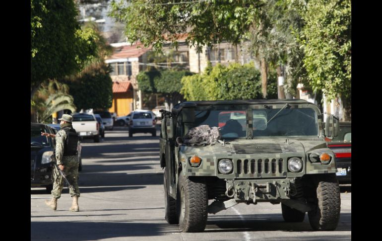 Elementos del Ejército realizan revisiones en Patria Universidad.  /