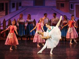 La dirección artística de Coppélia, ballet en tres actos, fue responsabilidad de Doris Topete.  /