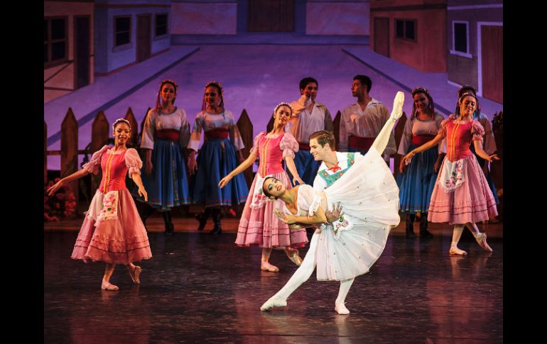 La dirección artística de Coppélia, ballet en tres actos, fue responsabilidad de Doris Topete.  /