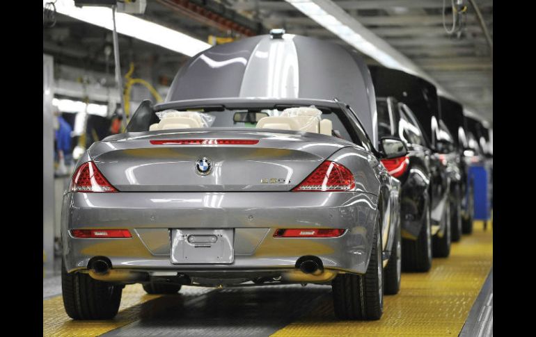 El clúster automotriz en Querétaro y Guanajuato está saturado, por lo que BMW debería establecerse en SLP, considera la CTM. AFP /