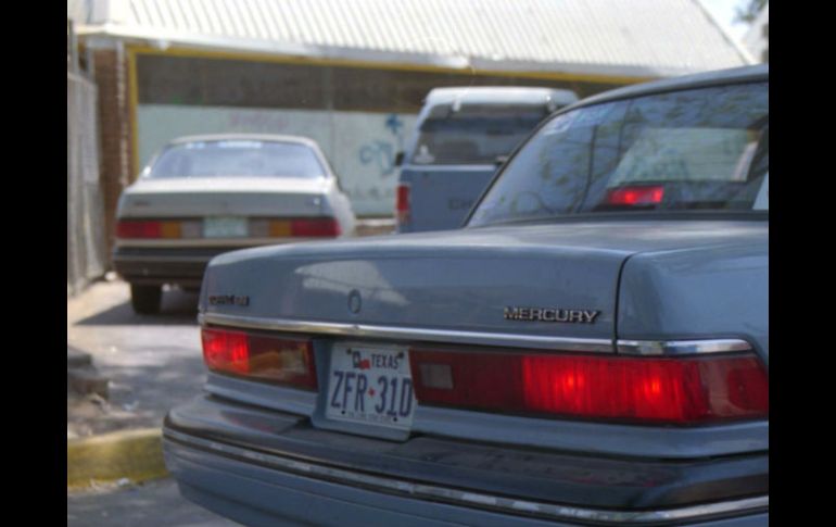 La industria automotriz nacional afirma que  la depresión en las ventas se debe a la entrada de este tipo de automóviles. ARCHIVO /