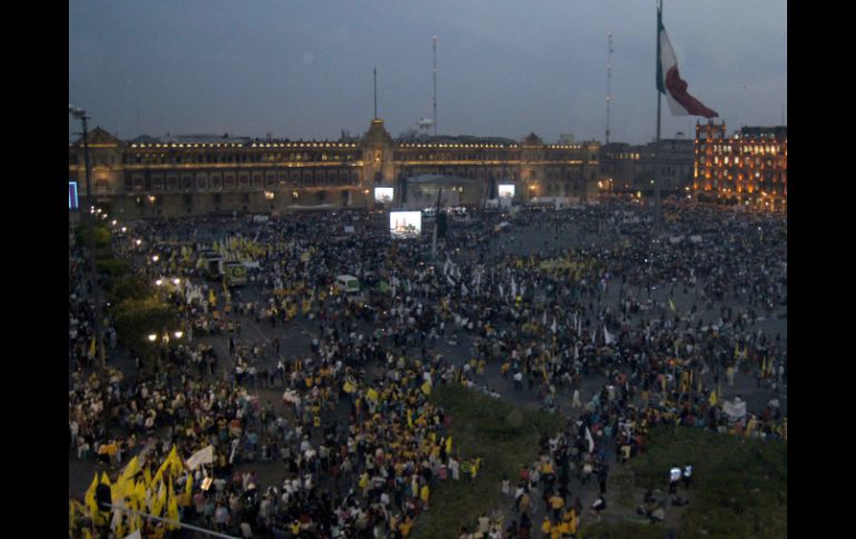 El contingente arribó al Zócalo capitalino. SUN /