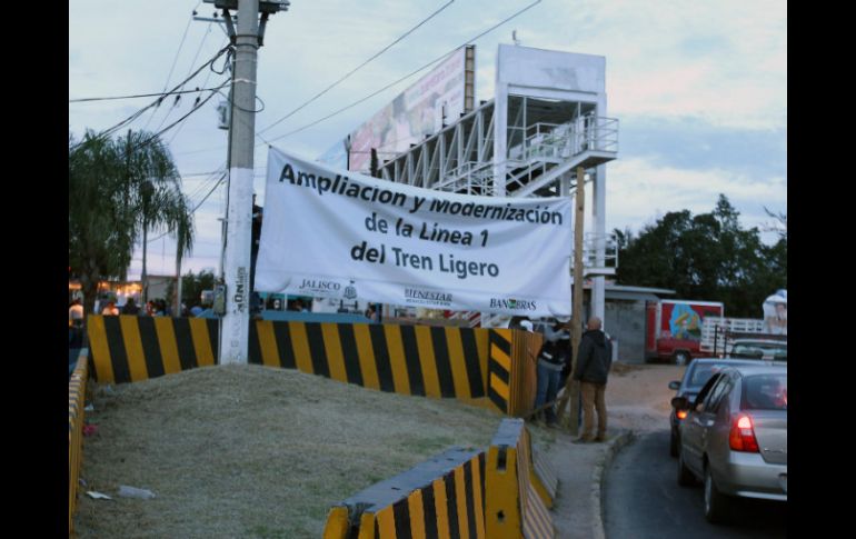 Hoy sábado ya no había máquinas sino solo tierra suelta, así como una lona institucional sobre Federalismo que anuncia las obra.  /