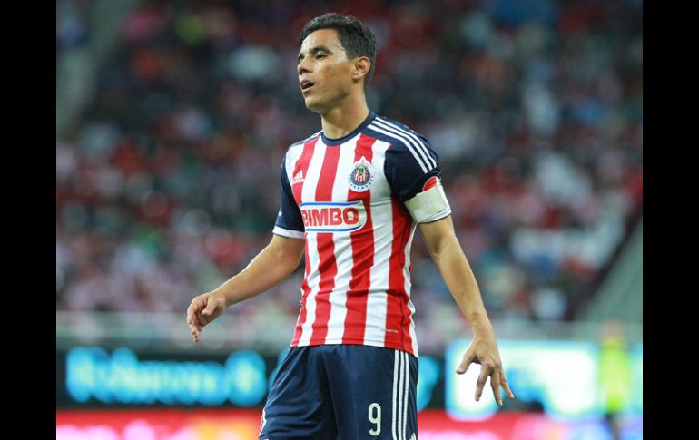 Omar Bravo no tuvo un buen partido ante Cruz Azul.  /