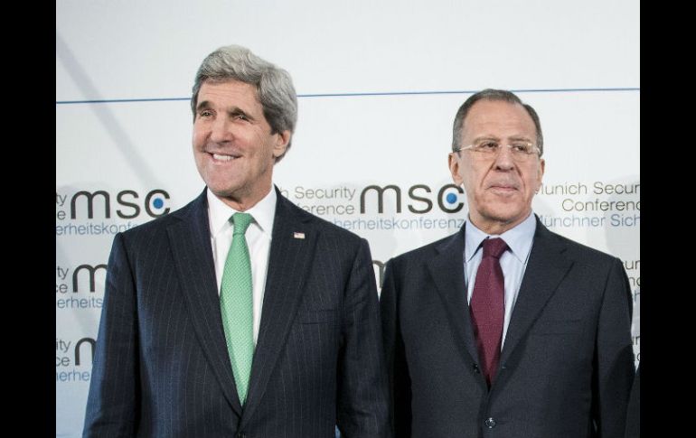 John Kerry y Sergey Lavrov, las diferencias entre Occidente y Rusia están bloqueando la solución de los conflictos en Siria y Ucrania. AFP /