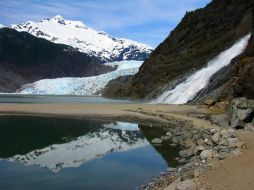 El deshielo altera las propiedades físicas y químicas del agua, por ende el ecosistema de los lagos. ARCHIVO /