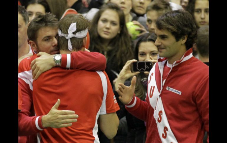 Federer apareció contra Serbia, para sorpresa de todos en el torneo. AFP /