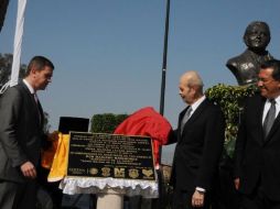 Alfredo Castillo acompañó al gobernador, Fausto Vallejo en la conmemoración del Bicentenario de la muerte de Mariano Matamoros. ESPECIAL /