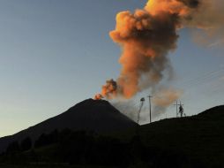 Las explosiones que produce el volcán suceden cada media hora con diversas intensidades. ARCHIVO /