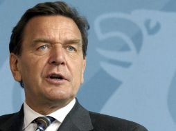 Gerhard Schroeder señala que no le sorprende la noticia de haber sido espiado por EU. ARCHIVO /