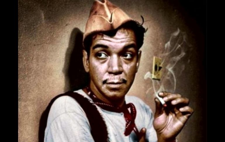 Parte de los objetos que se exhibirán son fotografías, libros, trajes de 'Cantinflas'. ARCHIVO /