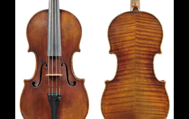 El violín, fabricado en 1715 en Italia, había sido cedido a Frank Almond, el violinista primero y solista en la Orquesta de Milwaukee. AP /