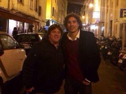 El 'piojo' compartió foto en Twitter con el guardameta Memo Ochoa en las calles de Ajaccio, Francia. Foto: @MiguelHerreraDT. ESPECIAL /