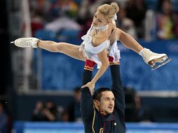 Momento de la rutina de la pareja rusa, compuesta por Tatiana Volosozhar y Maxim Trankov. AP /