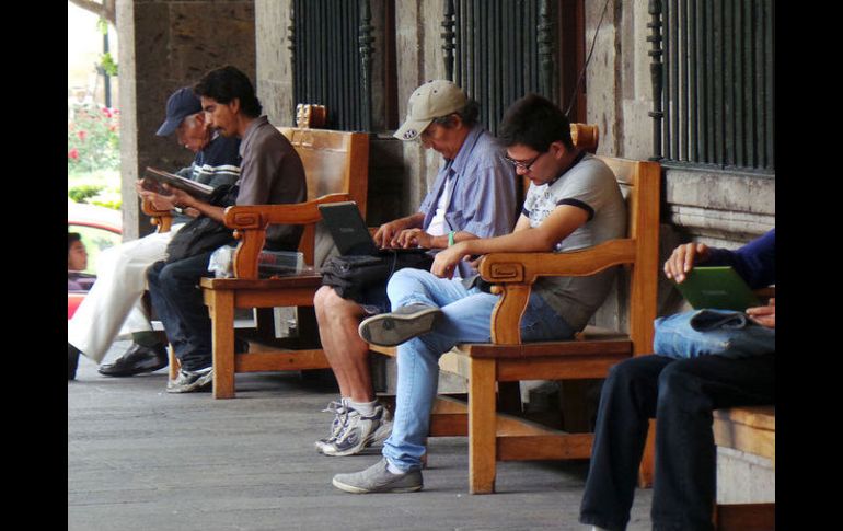 Hasta enero de este año, 110 de los 125 municipios de Jalisco ya contaban con internet en sus plazas principales. ARCHIVO /