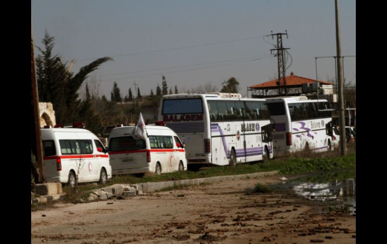 Los rebeldes obstaculizaban la llegada de camiones de ayuda humanitaria al lanzar morteros contra la carretera. EFE /