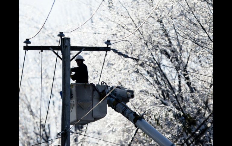 La compañía eléctrica prevé reanudar el servicio de manera general para el lunes. ARCHIVO /