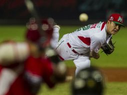 El lanzador de los Naranjeros de Hermosillo de México, Jesús Delgadillo, lanza la pelota contra los Indios de Mayaguez. EFE /