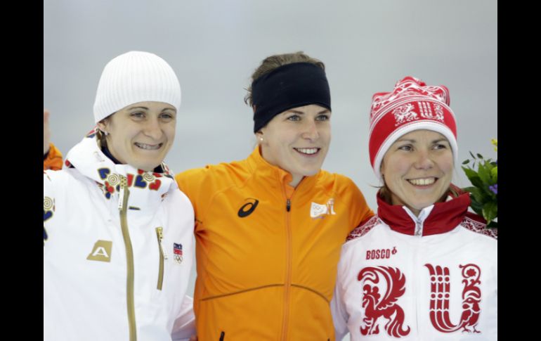 Wust (c), Graf (d) y Sablikova, las mejores de la prueba y del mundo. AFP /