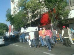 Los manifestantes regresarán el lunes a Palacio de Gobierno; luego al SAT, nuevamente. Foto: @hsalcidogdl. ESPECIAL /