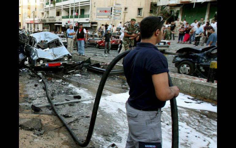 TRÍPOLI, LIBIA (11FEB2014).- La sede de la cadena de televisión privada libia Al Aseema TV sufrió el martes un ataque con cohetes. ARCHIVO /
