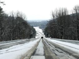 La nieve ya se puede apreciar en algunos caminos del norte de Alabama. AP /