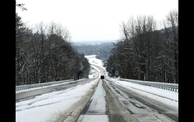 La nieve ya se puede apreciar en algunos caminos del norte de Alabama. AP /