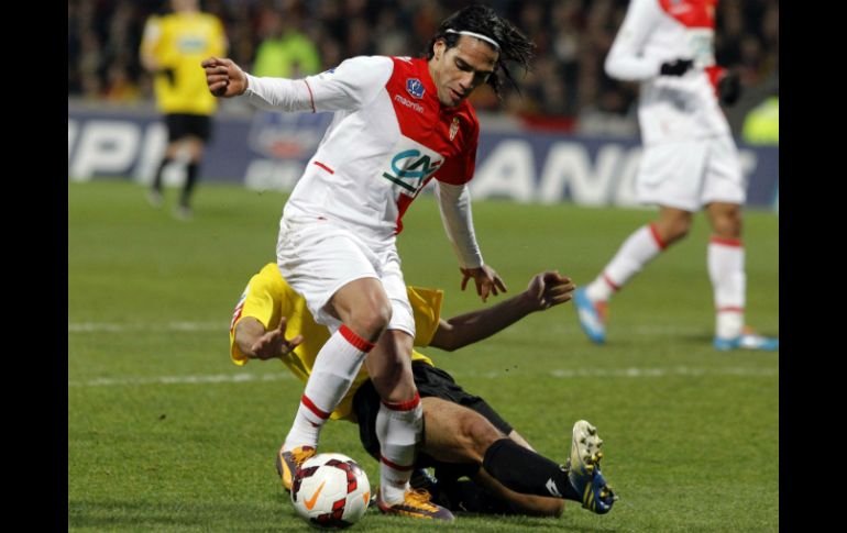 Radamel Falcao sufrió una rotura de ligamentos en un duelo de la copa francesa. ARCHIVO /