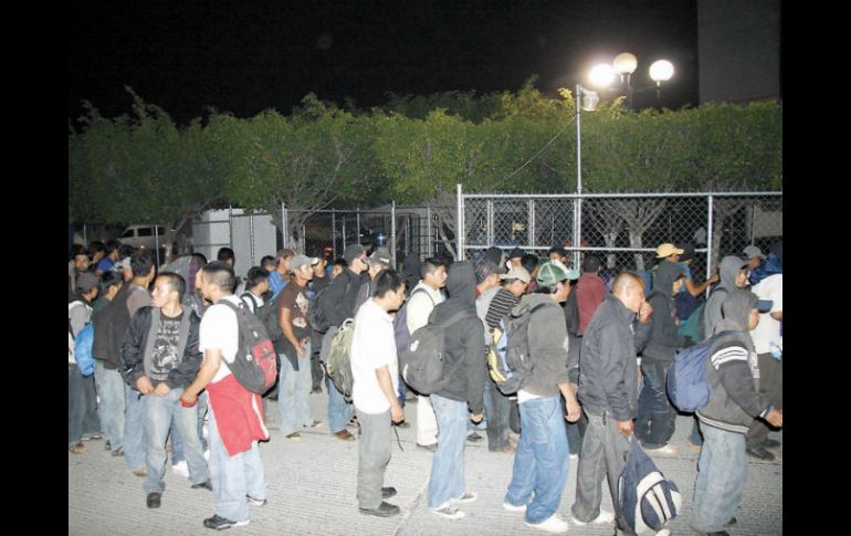 Los migrantes fueron trasladados y alojados en instalaciones del Instituto Nacional de Migración, donde se les brindó atención médica. ARCHIVO /