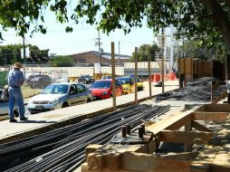 Obras como la diagonal Zapopan de la línea 3  del tren eléctrico deberían favorecer a la industrial de la construcción. ARCHIVO /