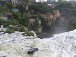 Aunque las autoridades presumen esfuerzos para sanear el agua del Río Santiago, en la comunidad todavía se padece la contaminación. ARCHIVO /