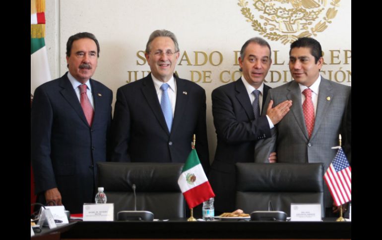 El embajador de EU en México se reúne con los coordinadores y el presidente de la Cámara de Senadores. SUN /