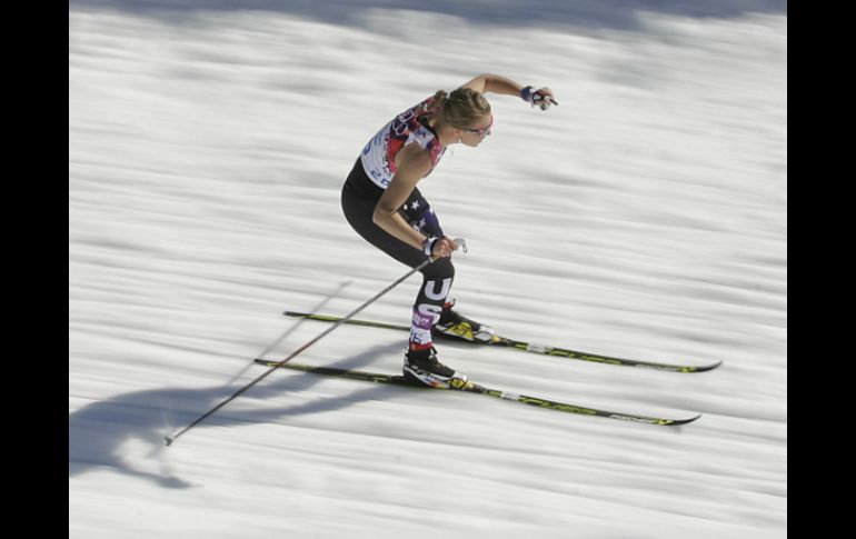 Sadie Bjornsen dijo que las condiciones climáticas estaban 'locas' y decidió salir luciendo sus brazos. AP /