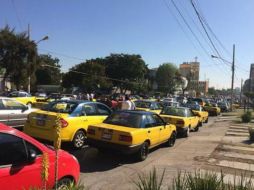 Los taxistas dicen que es mucho trámite el nuevo modo de paga impuestos, además que cada trabajador necesitaría su propio contador.  /