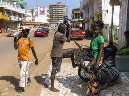 Casi un millón de personas se han visto obligadas a abandonar sus hogares por enfrentamientos entre cristianos y musulmanes. AP /