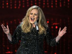 La cantante Adele tiene una voz ideal para interpretar temas de amor. ARCHIVO /