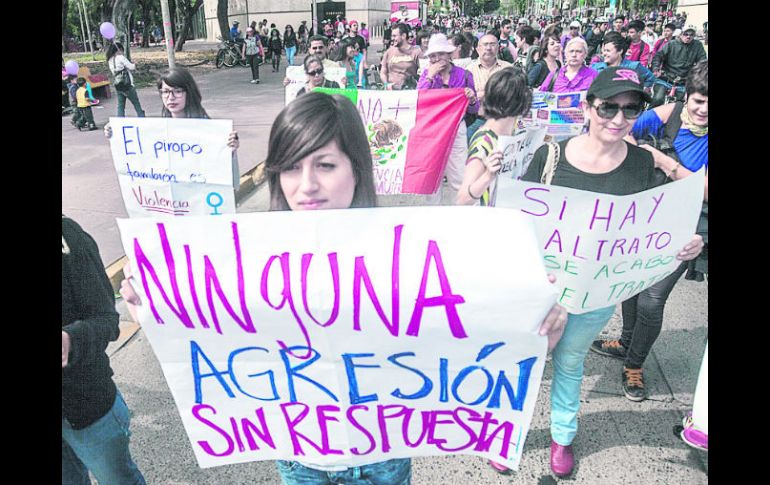 Una manifestación por las calles de la Perla Tapatía reprocha la falta de respuesta de las autoridades.  /