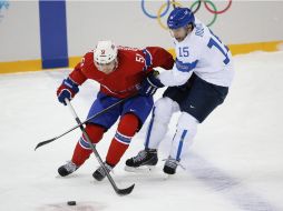 Un récord de 106 mil personas asistieron para ver a Rusia vencer 5-2 a Eslovenia en hockey. AP /