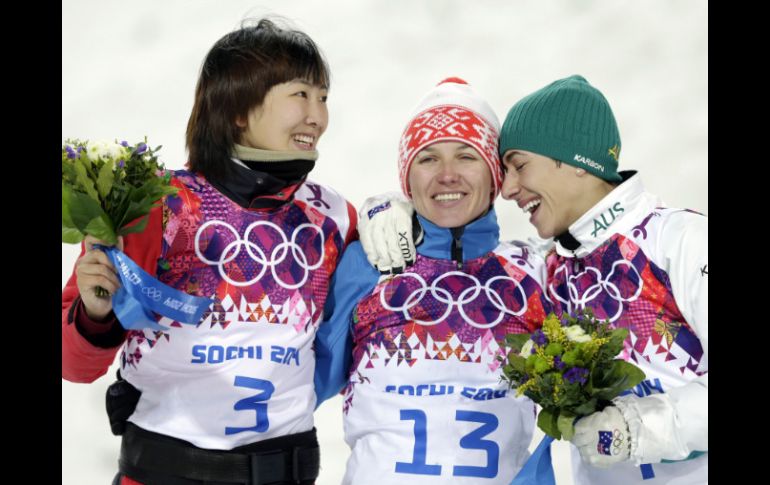 Las ganadoras: la china Xu Mengtao (izquierdo), la bielorrusa Alla Tsuper (centro) y la autraliana Lydia Lassila (derecha). AP /